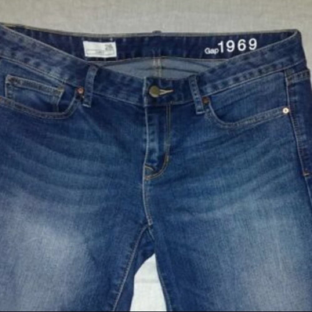 GAP 1969 denim slightly ripped jeans